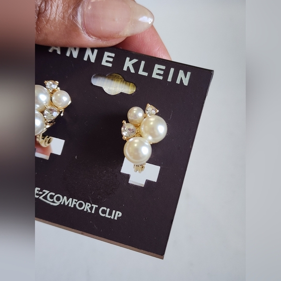 NWT Anne Klein Pearl & Imitation Diamonds Clip-On Earrings Set In Gold - Picture 5 of 12